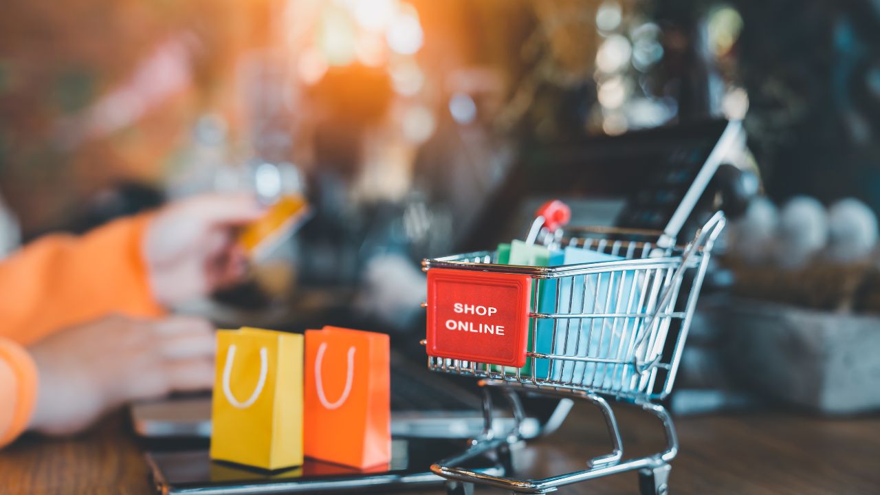 The Pros and Cons of Selling on Ecommerce Platforms